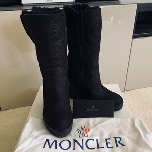 MONCLER Regine Midcalf Sherpa Boots